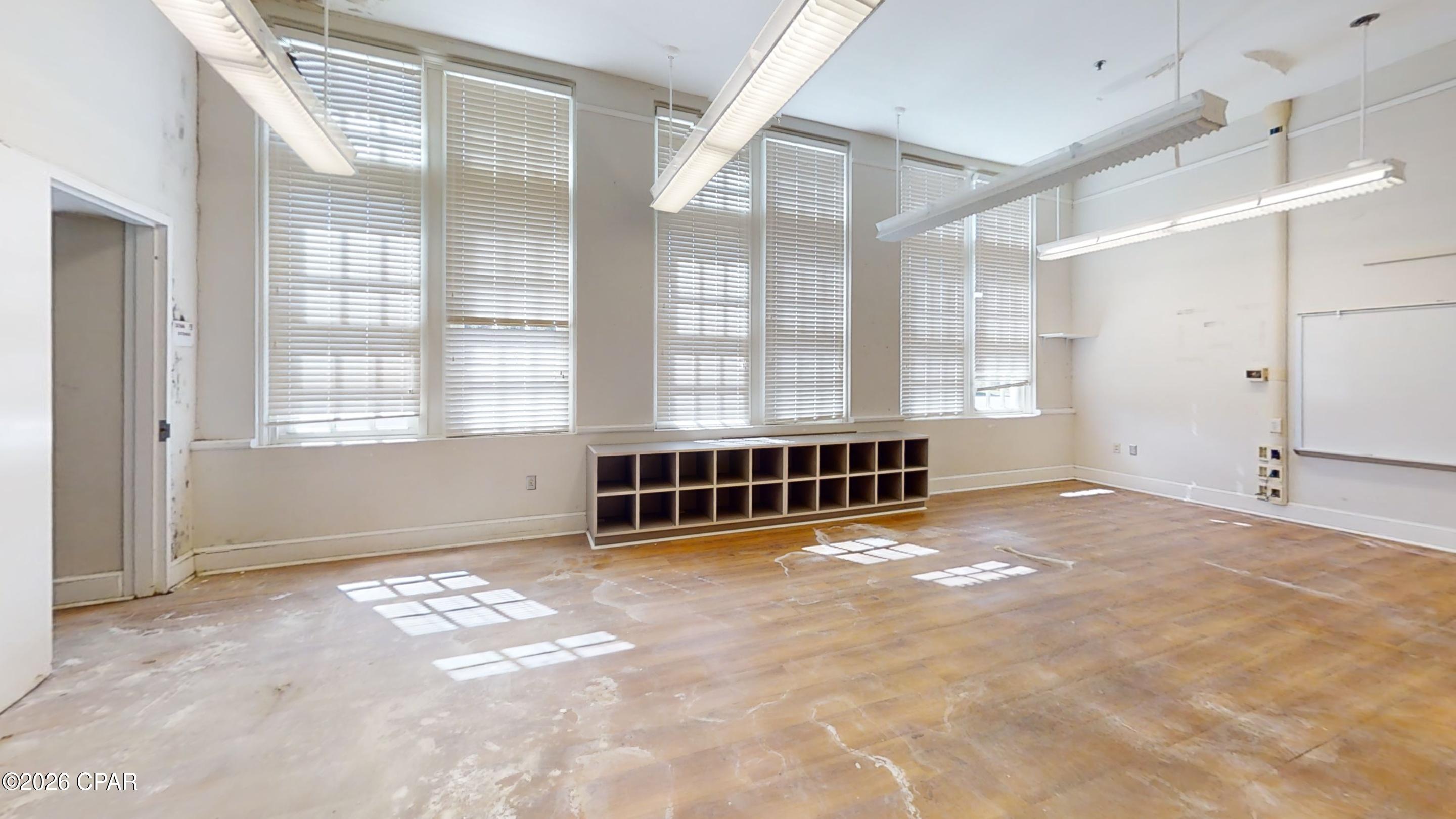 [No Recorded Subdiv] - Commercial Sale