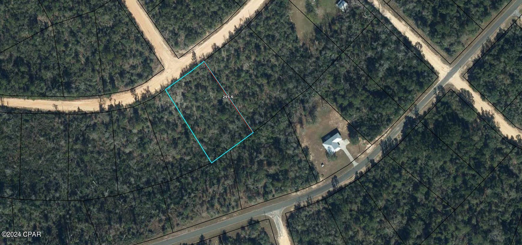 Looking for the perfect spot to build your dream home? Look no further than this 1.17-acre lot in the beautiful Compass Lake in the Hills Subdivision! This stunning property offers everything you need for the ultimate Florida lifestyle. Enjoy optional HOA amenities like a boat ramp, dock, clubhouse, swimming pool, disc golf, and a driving range. Savor delicious meals at the two on-site restaurants, Olle's and The Cove. Plus, you'll be just an hour away from the stunning beaches of Panama City. This secluded property offers privacy while still being conveniently located not far down a dirt road. The Jackson County Board of County Commissioners has repealed the prohibition of mobile homes, allowing you even more flexibility as long as they meet construction standards set forth. Don't miss your chance to own a piece of paradise at Lot 17, Southern Blvd., Alford, FL.