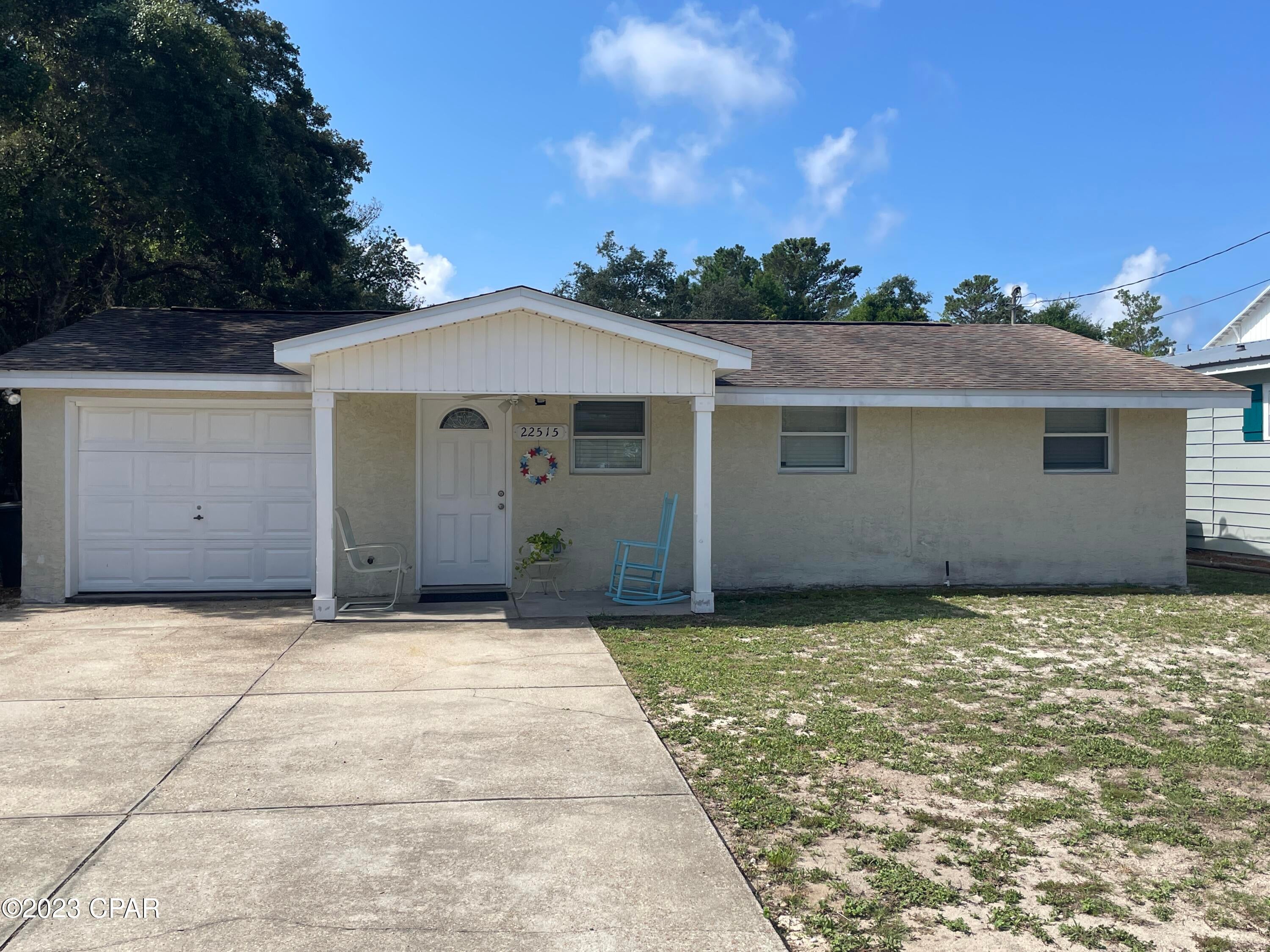 FURNISHED 3br/2ba home on west end of the beach. This is This is a winter/spring rental available for 6 months. Within walking distance to the beach. Convenient to 30A. Home has 1 car garage. Large open kitchen, dining and living area. Tile floors. Master suite has walk-in closet, clawfoot tub. Complete with washer and dryer. Includes garbage and wifi. Small pet ok with deposit.
**Must move out by May 15th 2024 Great for a winter visitor.
Available for move in: now Schedule a Showing Today. Must See BEFORE Applying
