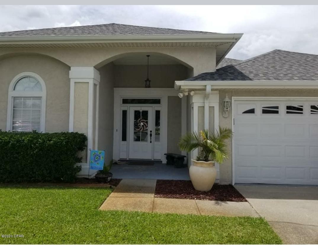 BEAUTIFUL HOME in Summer Breeze subdivision.   This home features a two car oversized garage with a split floor plan with travertine floors in separate living room with a gas fireplace and custom mantle, spacious dining room off of living room for easy entertaining, large kitchen with breakfast bar and custom oak cabinets, separate family room with beautiful hardwood flooring that could easily be converted to a fourth bedroom, large laundry room with utility sink, Back yard has a screened in porch and workshop with power that can be used as storage or an office. Truly a must see!!