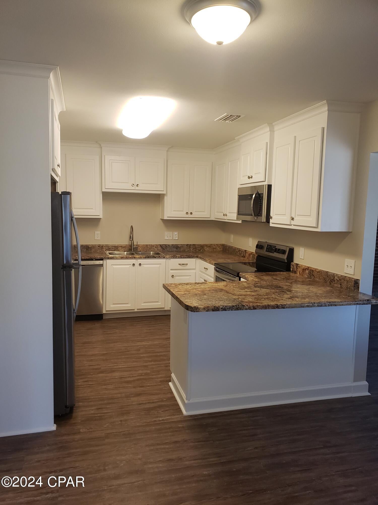 Bay Park Manor - Residential Lease