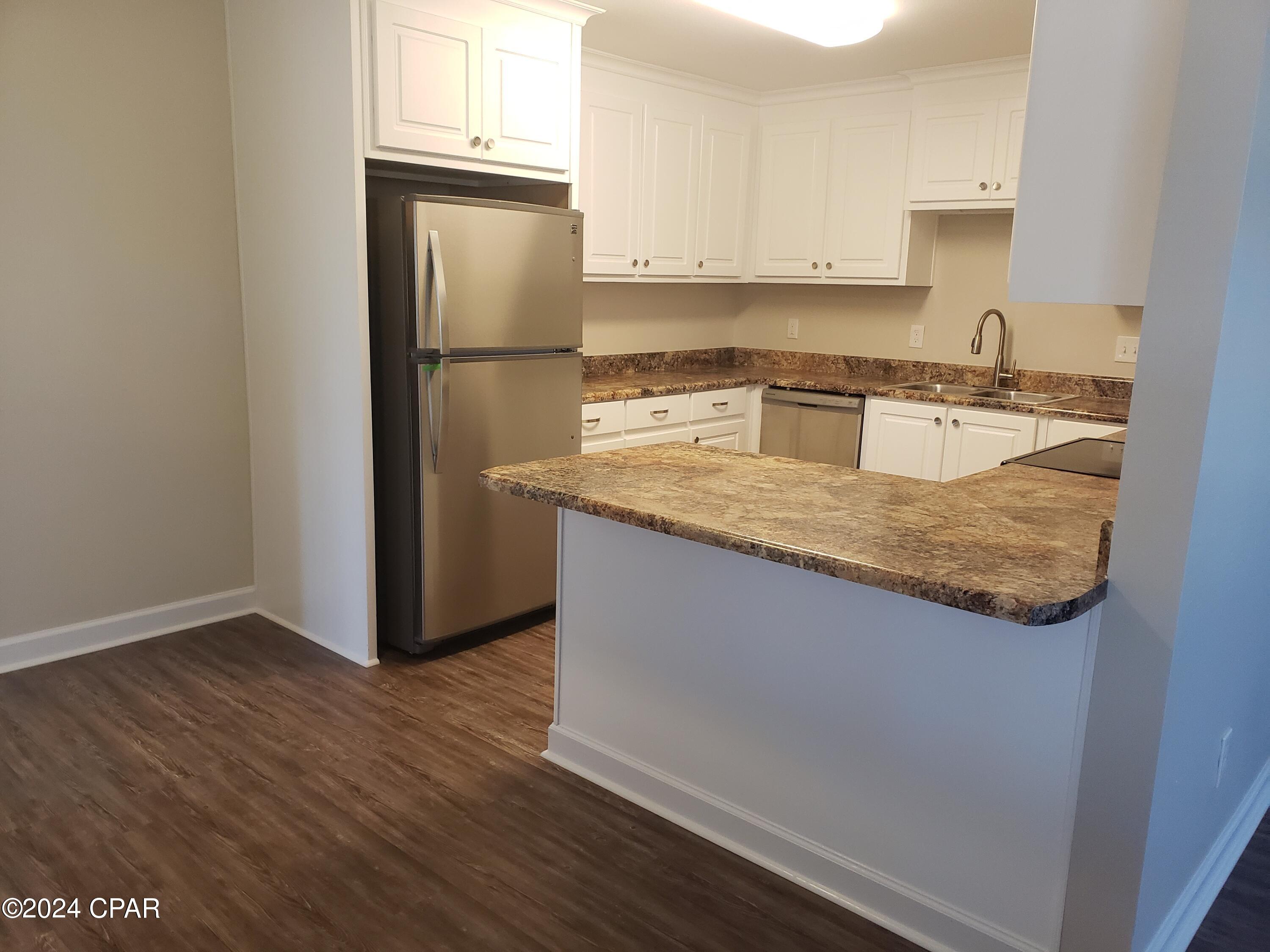 Bay Park Manor - Residential Lease