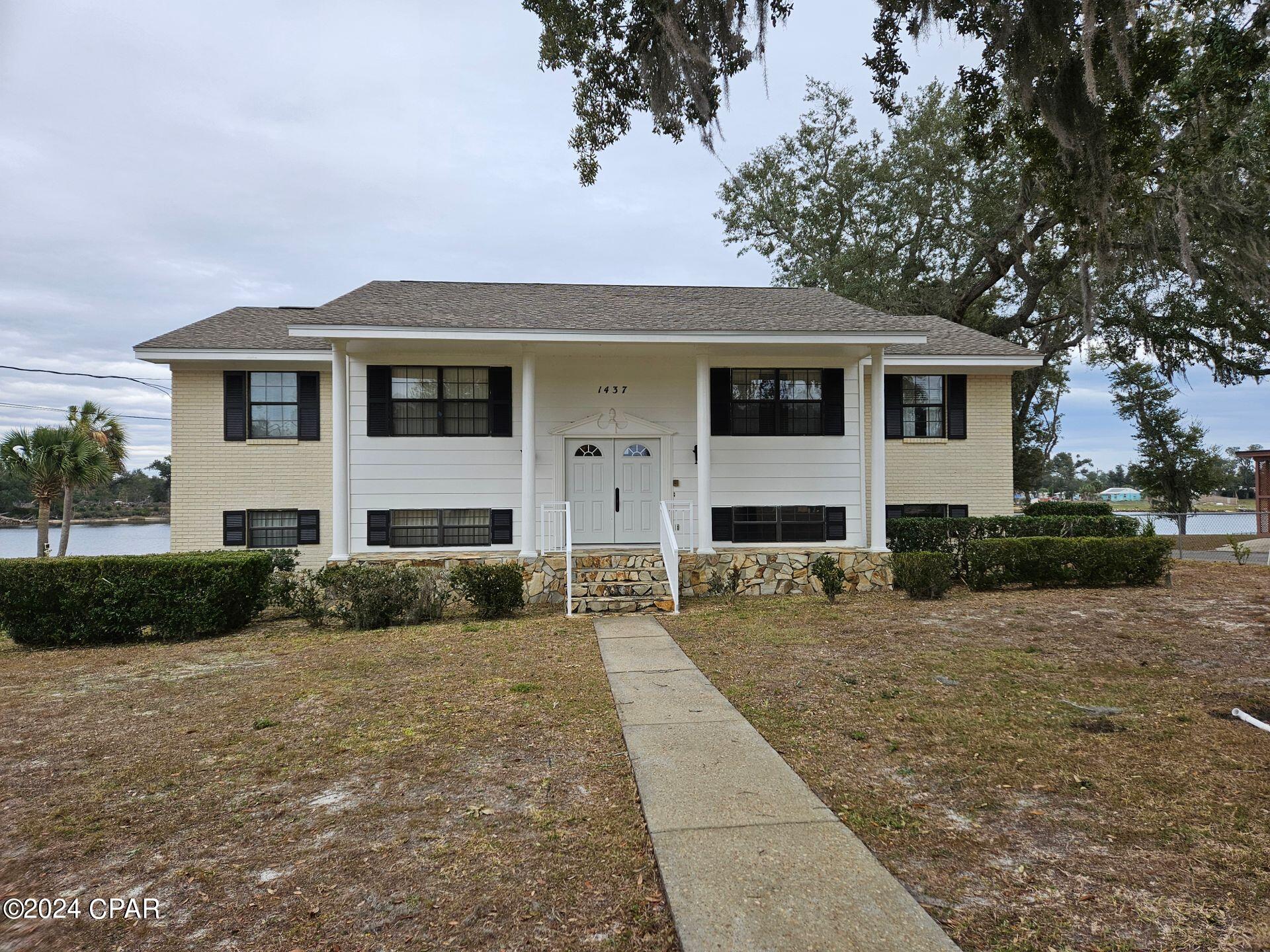 Welcome to this beautiful waterfront home in highly sought-after Donalson Point! This spacious house features 3 bedrooms and 2.5 bathrooms, providing ample space for you to create your perfect living environment. As you step inside, you'll be greeted by a cozy fireplace, perfect for those chilly evenings. The large Florida room is a versatile space that can be used as a home office, gym, or simply a place to relax and enjoy the stunning views. With its waterfront location, you'll have the opportunity to indulge in the serenity of the surrounding nature and enjoy breathtaking sunsets. Whether you're a nature lover or simply seeking a peaceful retreat, this house is the perfect place to call home. Don't miss out on the opportunity to make this waterfront oasis your own!