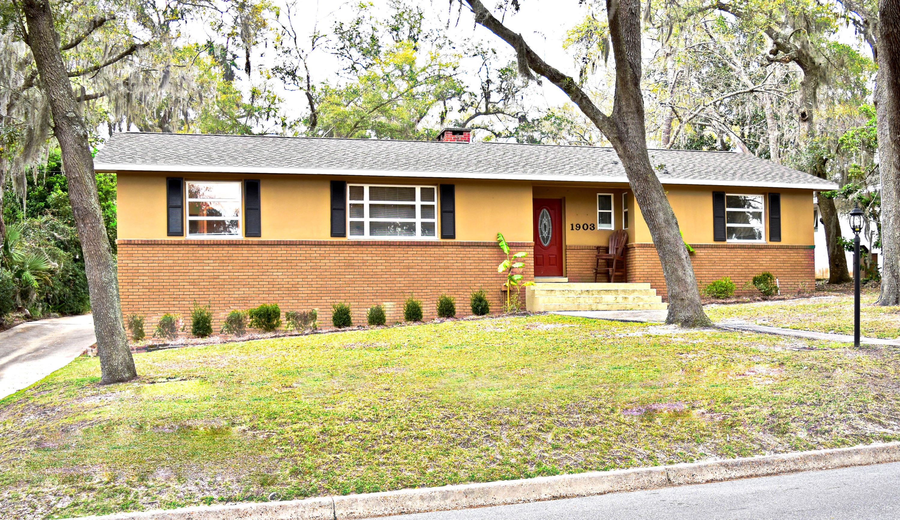 Beautiful REMODELED home nestled in the heart of the Cove neighborhood! Home features 3 spacious bedrooms and 2 full bathrooms with loads of closet space. A BRAND NEW roof was installed in May of 2015. The property sits on high elevation and boasts a HUGE backyard and a drive-thru driveway with access to a back alley. You don't want to miss this opportunity in Panama City's most treasured neighborhoods!