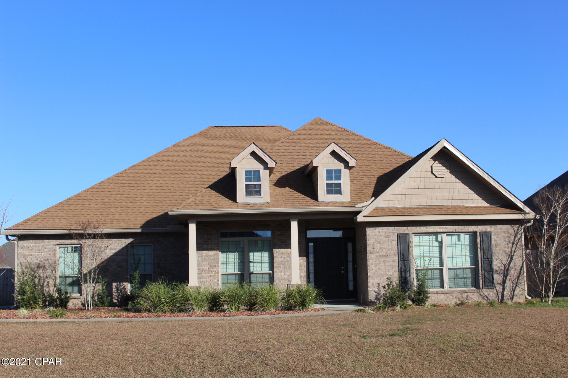 Lovely custom built home with an open concept design with archways & tray ceilings throughout.  Split bedrooms plan.  Spacious kitchen features plenty of cabinetry, granite counter tops, island, and walk-in pantry.  In addition to a breakfast nook. Large Master bedroom with tray ceiling, access to patio.  Master bath has garden tub with separate tile shower & bench, plus the walk-in closet. Formal dining area, plus a bonus room for home office.  Tile flooring in wet areas, custom wood flooring featured in formal rooms, and carpeting in bedrooms.  Cover back patio area for entertaining and grilling.  Backyard is privacy fenced.