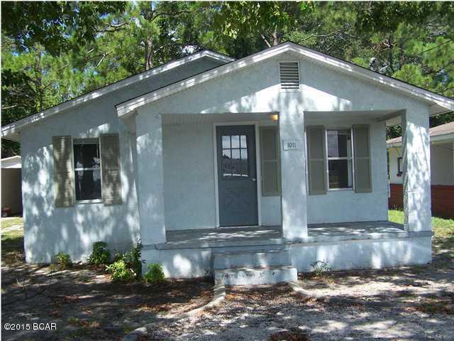This house is across the street from Rosenwald High School and CC Washington Academy. Home has central air conditioning, large fenced-in back yard, and enclosed patio. Kitchen appliances include refrigerator, dishwasher and stove/oven. Pets are allowed with approval and non-refundable pet fee.
