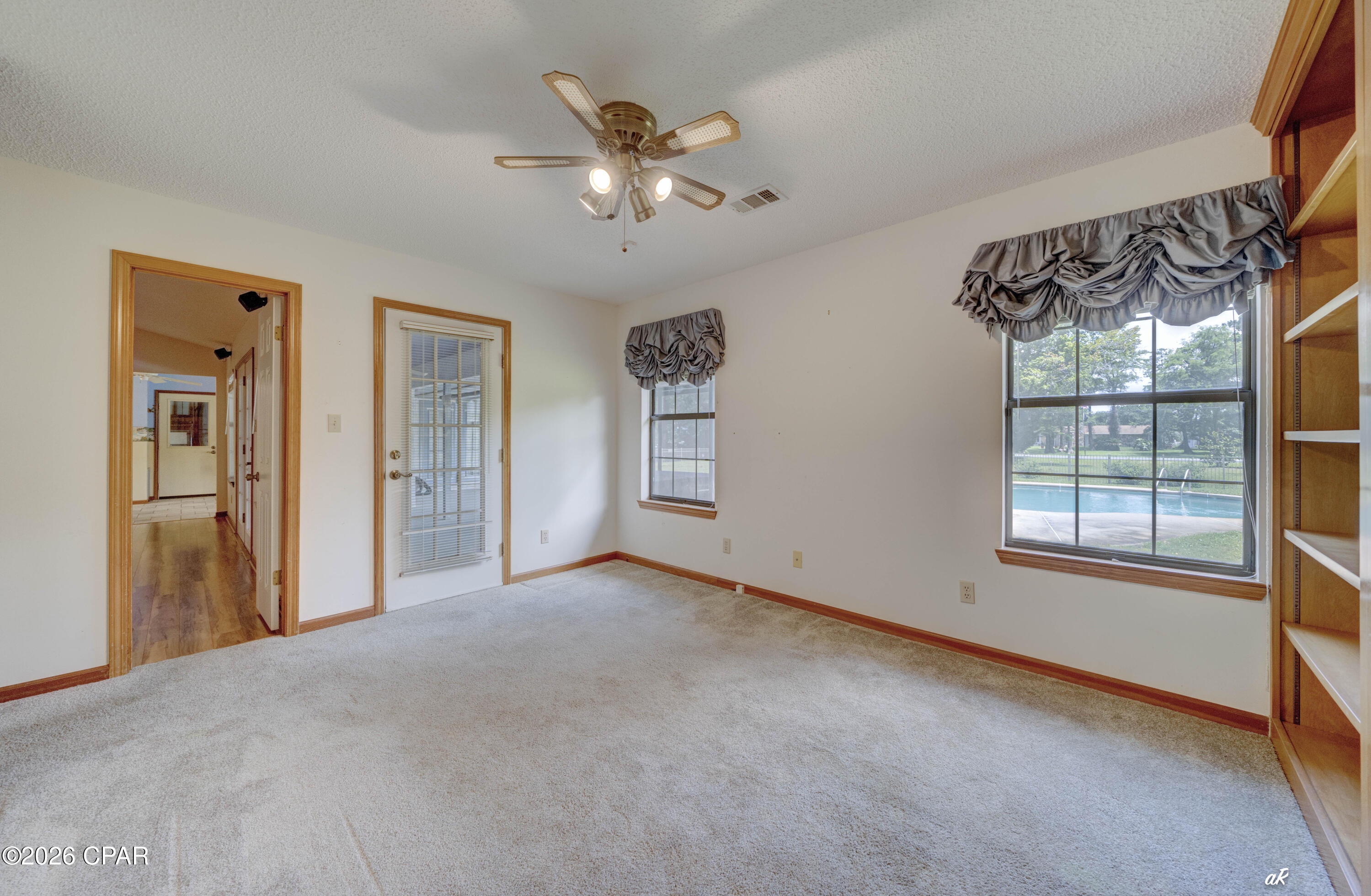 Thomas Drive Park U-4 - Residential