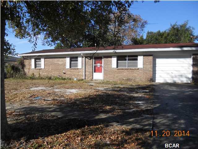 THIS ALL BRICK HOME IS IN NEED OF SOME TLC. NICELY ELEVATED LOT WITH LARGE BACKYARD THAT IS FENCED IN. THERE IS A SINGLE CAR GARAGE. THIS WILL BE A IDEAL PURCHASE FOR THE INVESTOR WHOM FIXES HOMES UP FOR RESALE OR RENTAL.