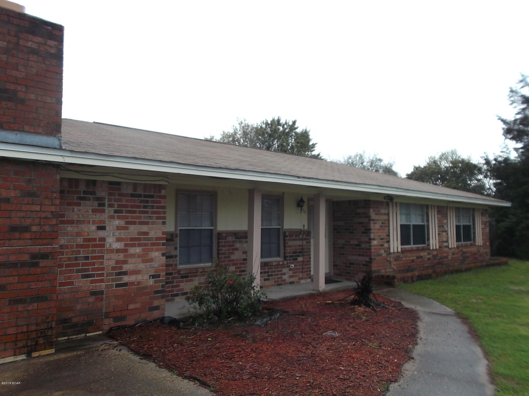3 bdr 2 bath home in the Opensands subdivision, Close to Beaches and Pier Park.