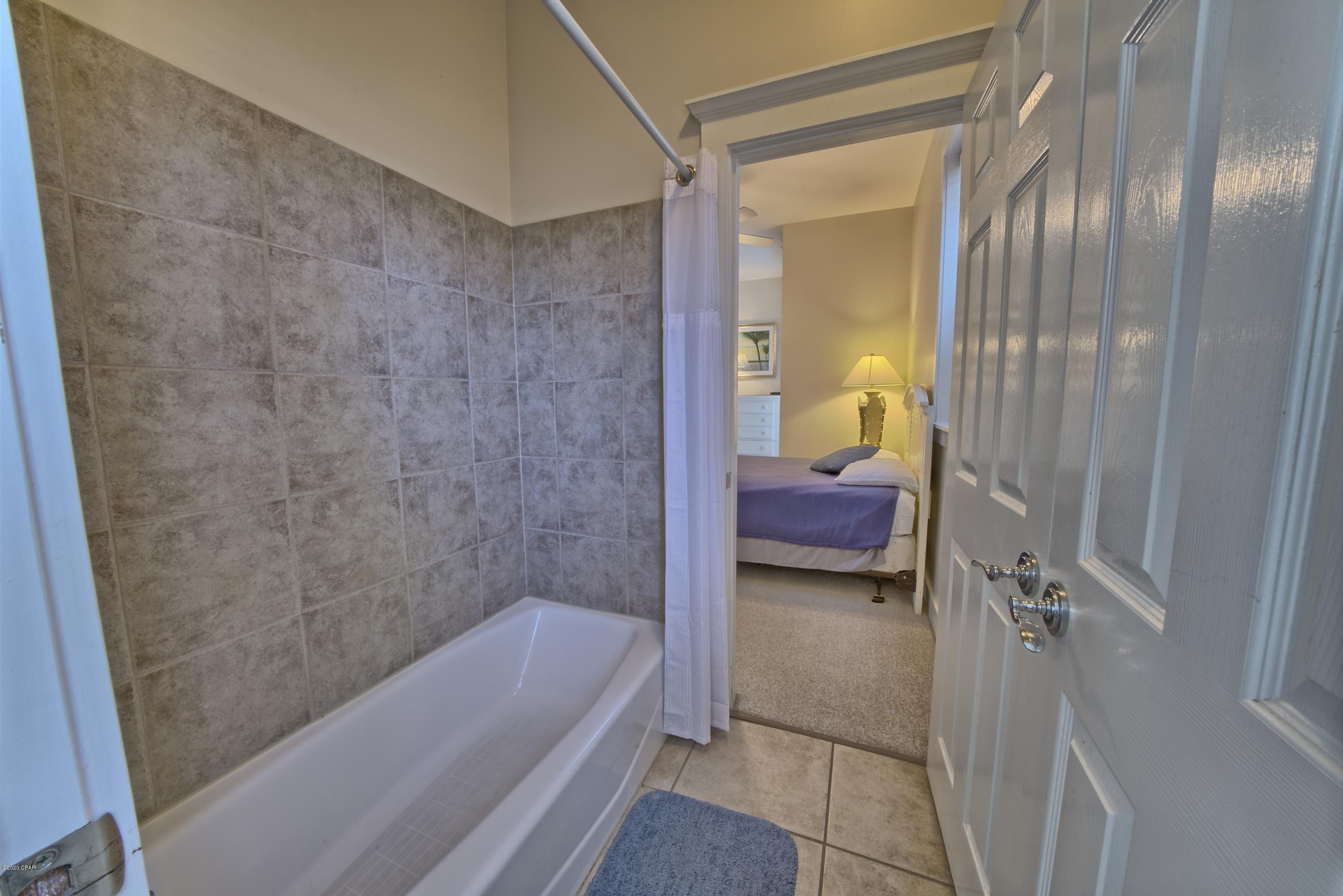 La Valencia Beach Resort - Residential