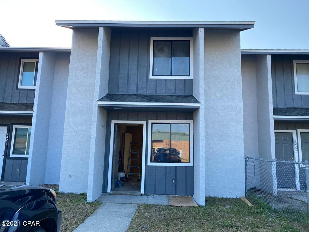 : BEAUTIFULLY REMODELED SPACIOUS 2 BEDROOM 1 AND 1/2 BATH TOWNHOME FULLY REMODEL. THIS TOWNHOME FEATURES OPEN

FLOOR PLAN WITH VAULTED CEILINGS ,NEW ROOF, NEW KITCHEN, NEW AC, NEW WATER HEATER, NEW BATHROOMS, NEW FLOORING,

THROUGHOUT AND FRESHLY PAINTED INSIDE AND OUT . WITH A LARGE BACKYARD.NEARBY SHOPPING AND RESTAURANTS. EASY ACCESS TO

HIGHWAYS.