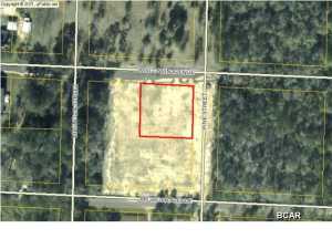 NICE 1/2 LOT IN THE CITY OF BONIFAY. COME BUILD YOUR DREAM HOME IN A COUNTRY TOWN SETTING. NICE BUILDABLE LOT CLOSE TO DOWN TOWN.