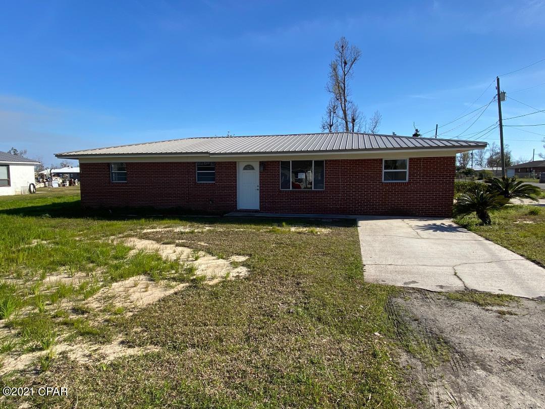Complete new remodel 3/2 with stainless appliances, granite counters, LVP flooring, large walk-in master closet & laundry room, extra parking. Separate storage shed & workshop. Pets negotiable, restrictions & pet deposit apply.