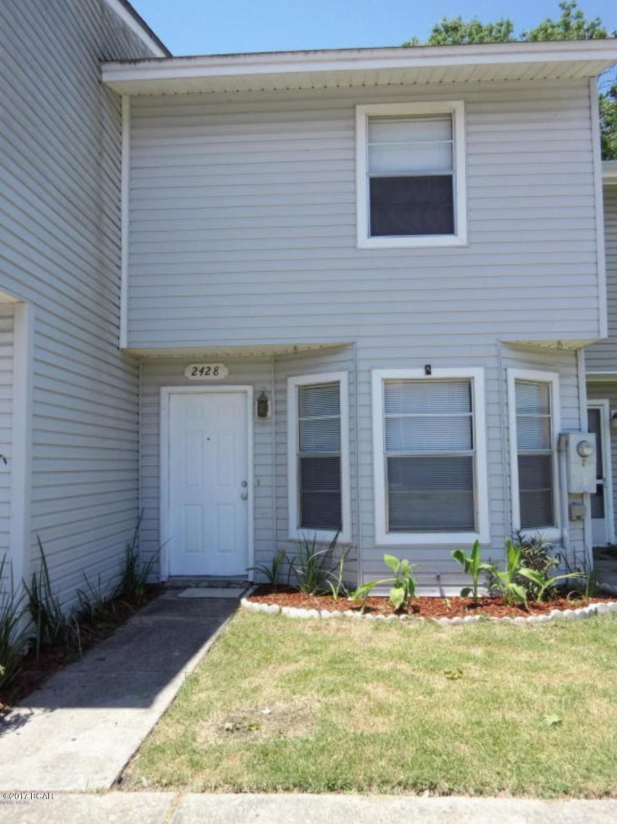 Recently updated with new carpet and paint, this centrally located townhouse is convenient to shopping, restaurants and schools.  Living area has a quaint bay window, and is open to the kitchen.  A handy half bath is tucked away under the stairs.   Washer dryer hookups are ready for your appliances.  Just off the kitchen is the screened back patio, with extra storage room overlooking a privacy fenced back yard.