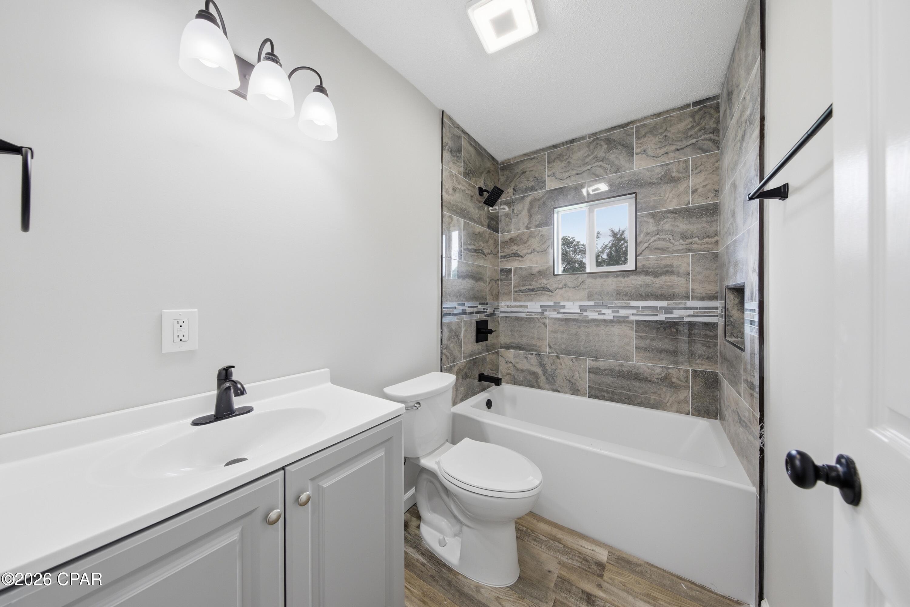Hentz 1st Add Unit B - Residential Lease
