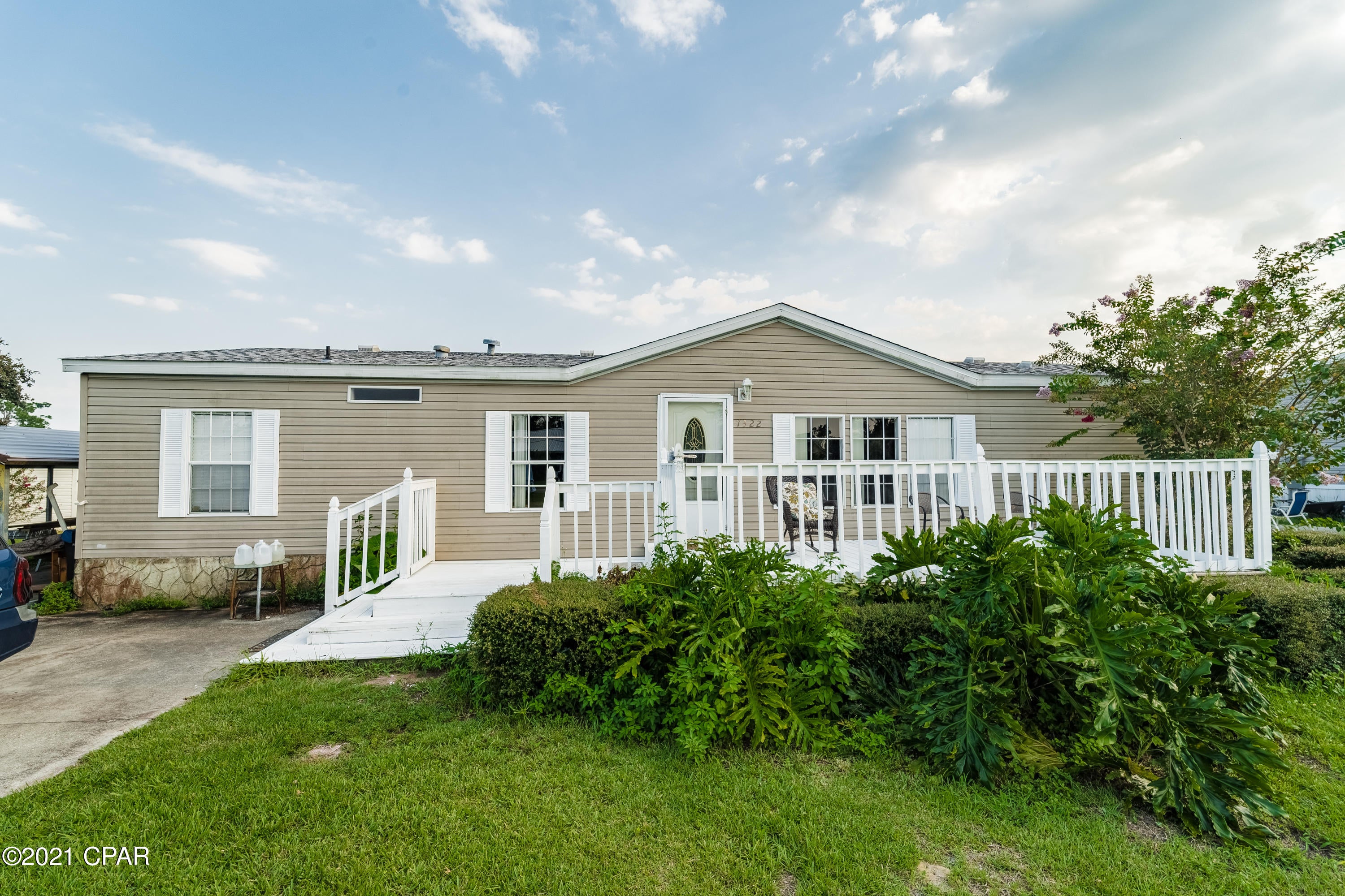 Waterfront! Waterfront! This is your chance to enjoy a home on lakefront property in the family friendly environment of Sweetwater Village! Home offers a new roof, shed, screened in back porch and a covered carport. Call your favorite realtor today!