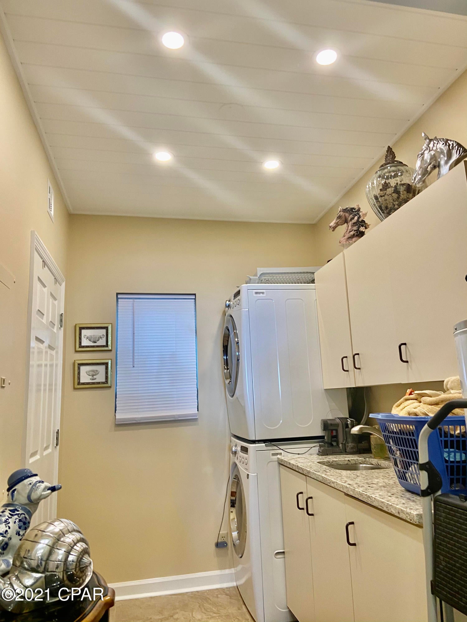 Summerwinds Condo - Residential