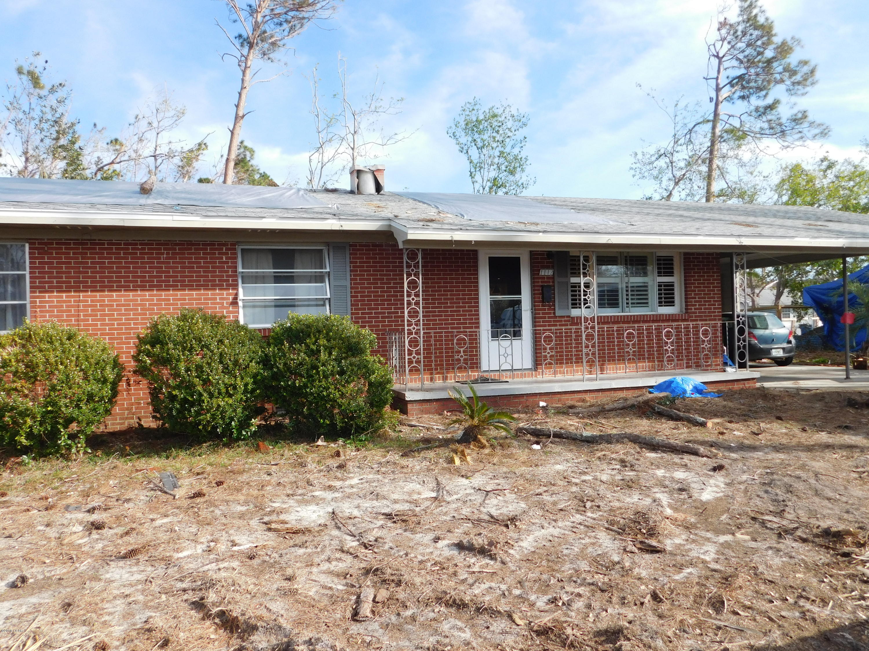 Investors/Contractors Don't miss this great opportunity. This 3 bedroom, 2 bath home has a  great floor plan and is located in a GREAT neighborhood, convenient to shopping, restaurants, parks, the library, and more. The home needs extensive work but has LOTS OF POTENTIAL. Call your Realtor TODAY and BRING ALL OFFERS.