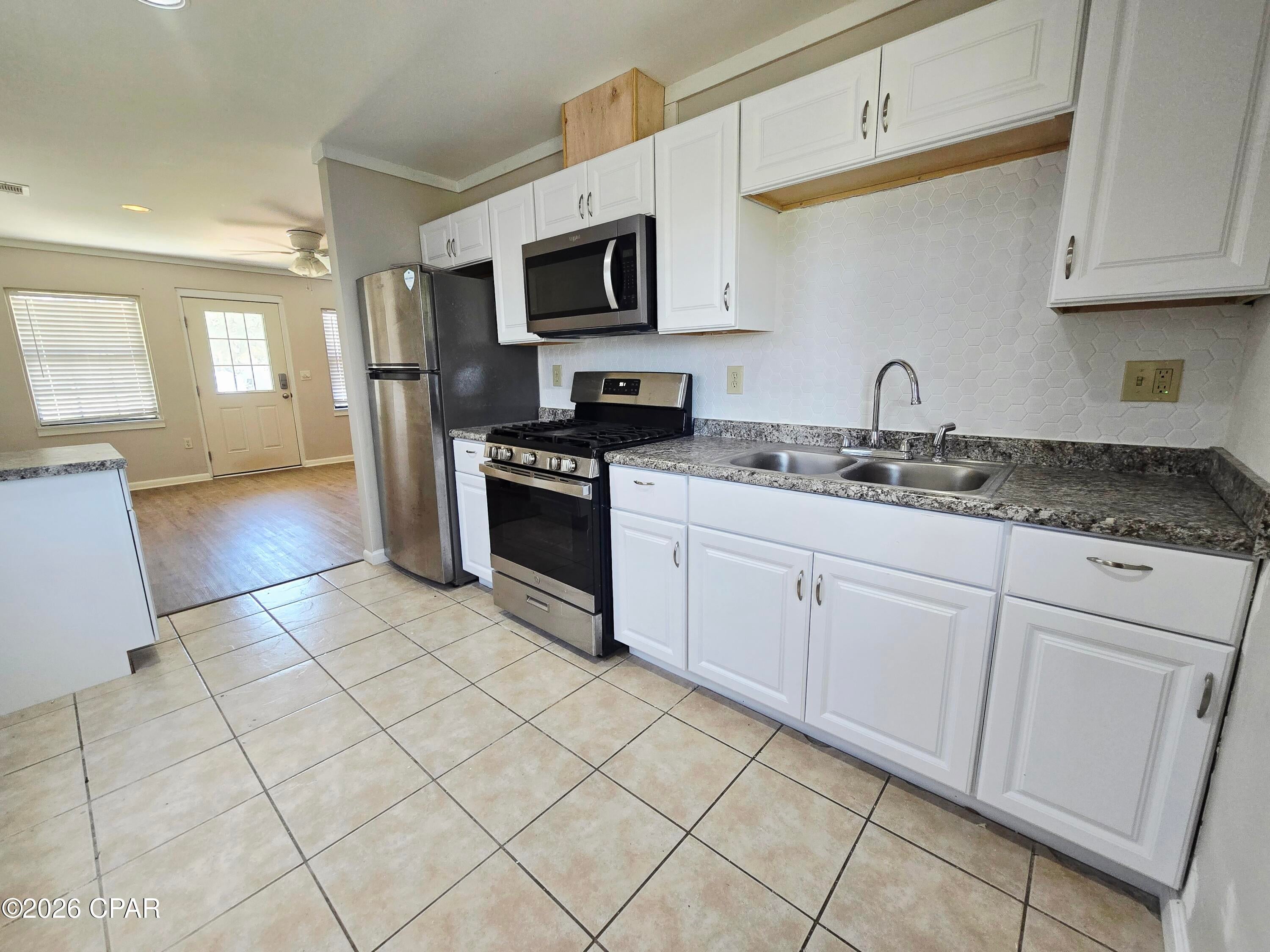 [No Recorded Subdiv] - Residential Lease