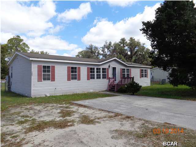 FORECLOSED 1999 DWMH IN GOOD CONDITION. FENCED BACK YARD. HOME HAS OPEN FLOOR PLAN AND A SPLIT BEDROOM PLAN. LARGE DEN WITH FIREPLACE. HOME HAS A RAISE KITCHEN FLOOR WITH 1 STEP. INFO FROM PROPERTY APPRAISOR, PLEASE VERIFY IF IMPORTANT TO BUYERS. HOME IS BEING SOLD ''AS IS''. ----CALL FOR YOUR APPOINTMENT TODAY