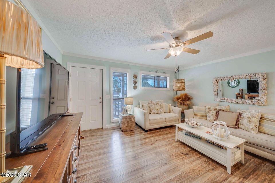 OWNER FINANCING AVAILIBLE 
Charming One Bedroom On Grand Lagoon 
Close To Shell Island and St Andrews State Park
Just Blocks From The Worlds Most Beautiful Beaches.
This Unit Is Very Clean, Cozy and Quit 
OWNER FINANCING AVAILIBLE 
Wont Last Long  Call Now For Terms