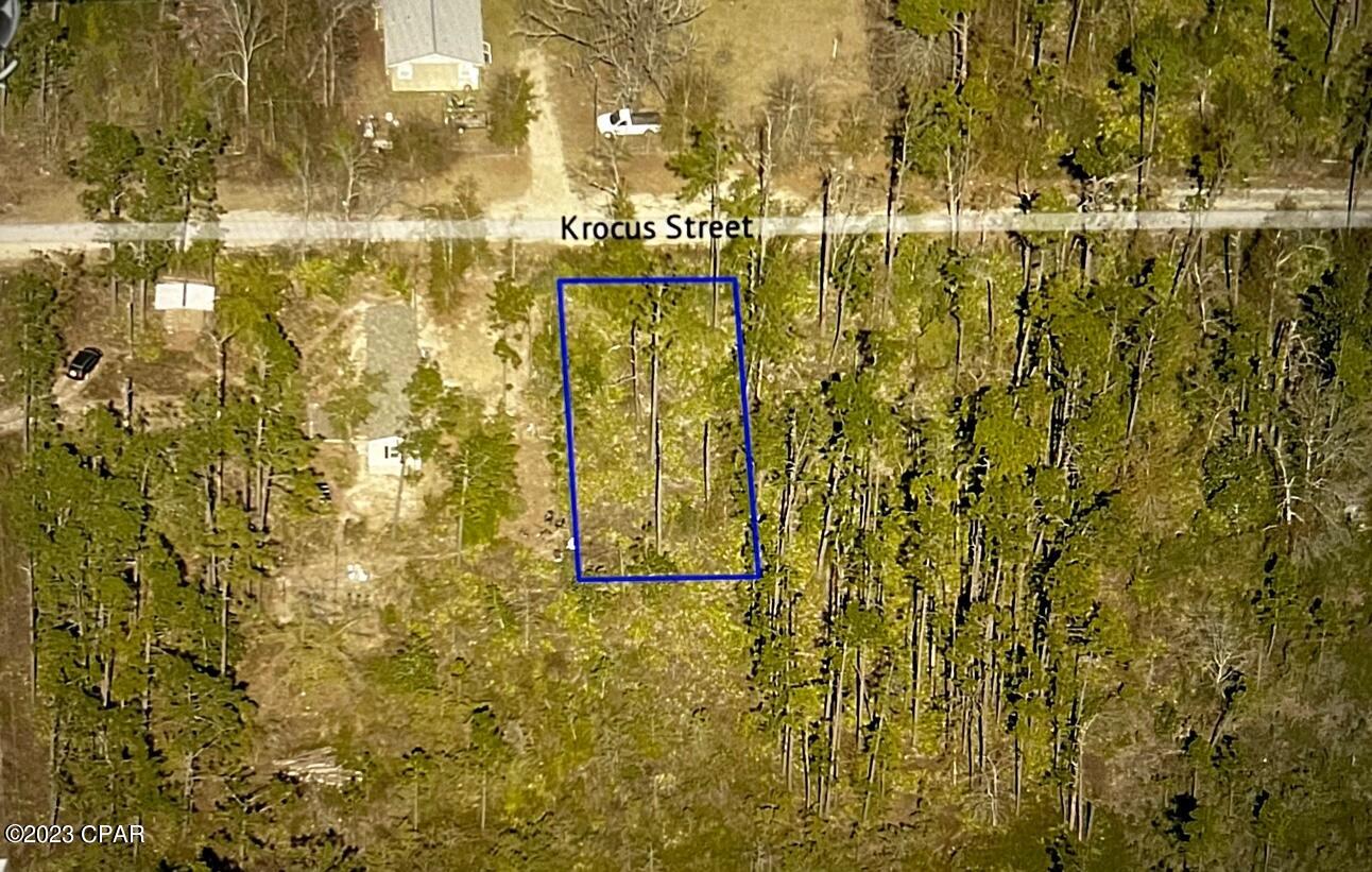 Don't miss out on this opportunity to own this lot. Great location and perfect for building a home or adding a mobile home.