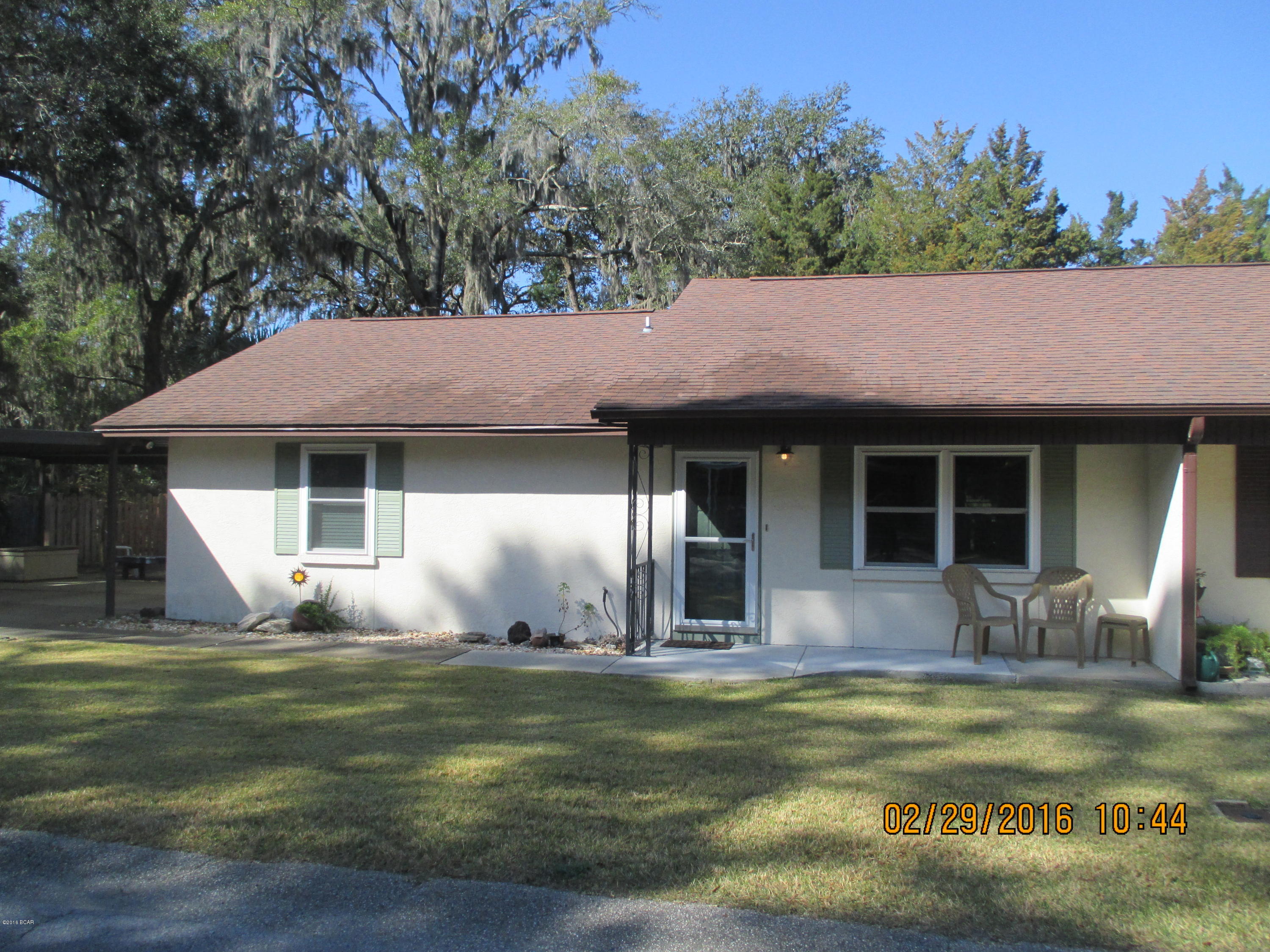 This is an adorable, immaculate attached unit that is only 2 blocks from the bay and is located in one of the most quaint areas of downtown. This home has been completely updated and is move-in ready. It features an open floor plan with well appointed kitchen featuring custom cabinets, new whirlpool appliances, stainless sink and Quartz counter tops. The roof and windows have been replaced. The windows are tinted and the A/C and water heater were replaced in 2013. The master bedroom features a large walk-in closet. There is a cozy back patio for grilling and some natural landscaping. There is an annual termite bond and the sprinkler system is on a private well. This home is just short walk to the water and beach drive and only minutes to the downtown marina, restaurants and shops.