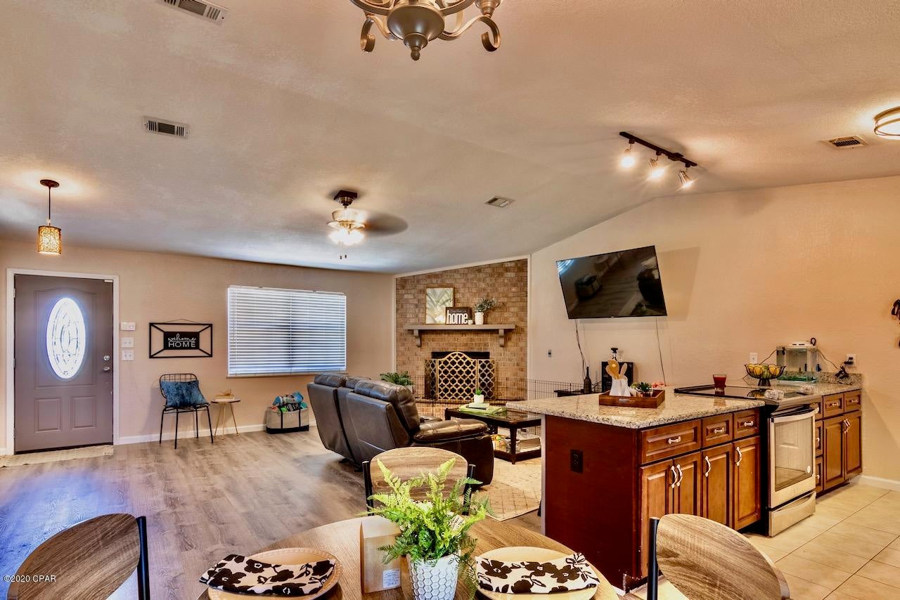 Venetian Villa 1st Add Replat - Residential