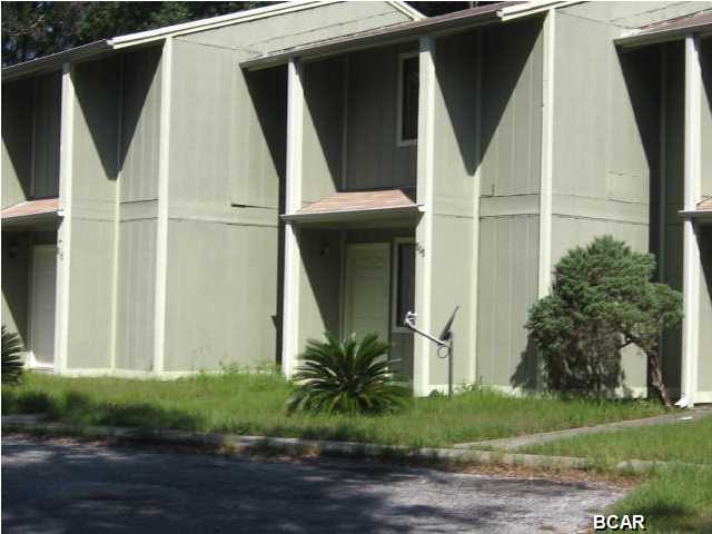 This is a Triplex unit all three units are included in the price, each unit offers 2 bedrooms 1.5 baths, nice kitchen, dining area and living room are combined.Needs some work, This is a great investment This is a must see. Being Sold As IS