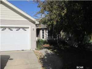 Located in the desirable Riviera Beach Neighborhood, this charming 3 bedroom/2 bath home is just blocks to The Beach! Home offers split bedrooms, breakfast nook, nice kitchen looking into the living room, 10' ceilings, ceramic tile throughout with hardwood floors in the master bedroom. This is a Fannie Mae HomePath property. All information is taken from public records. If important to buyer, please verify.