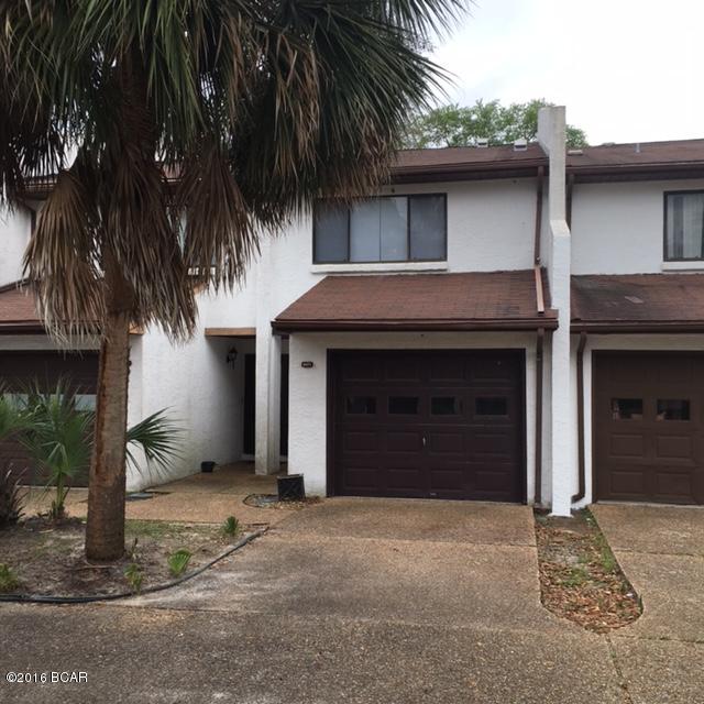 Large 3 bed, 2.5 bath townhouse with 1 car garage, covered patio and open 2nd floor deck. Near TAFB at base of Du Pont bridge, No pets.
