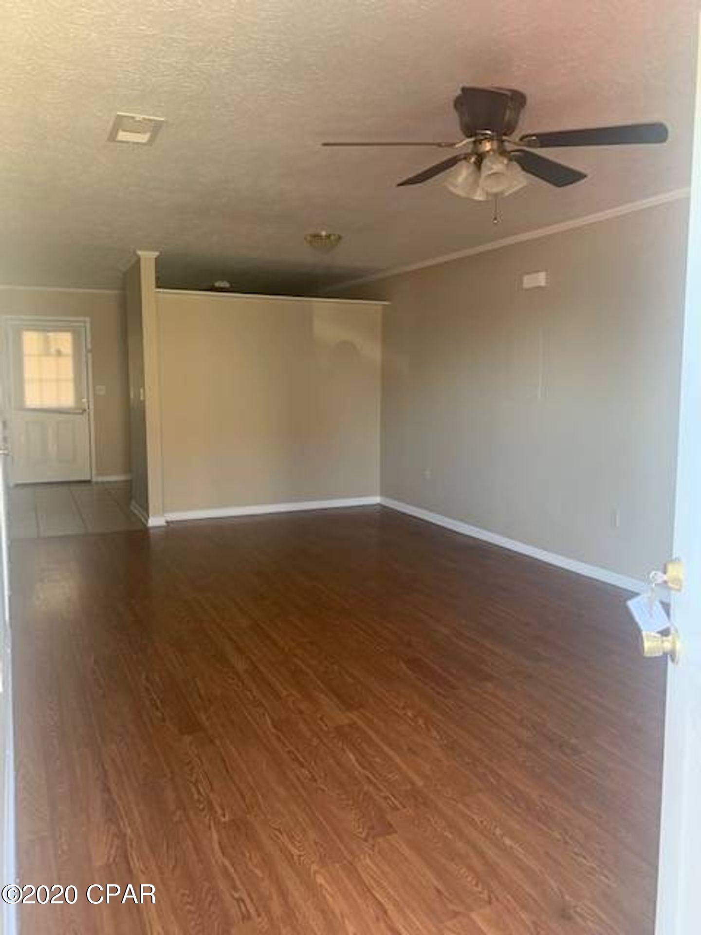 This 2 story Townhome offers 2 Bedrooms and 1.5 Bath, located near TAFB. Equipped with Washer/Dryer connections, back patio, and outside storage room.



*No Pets*