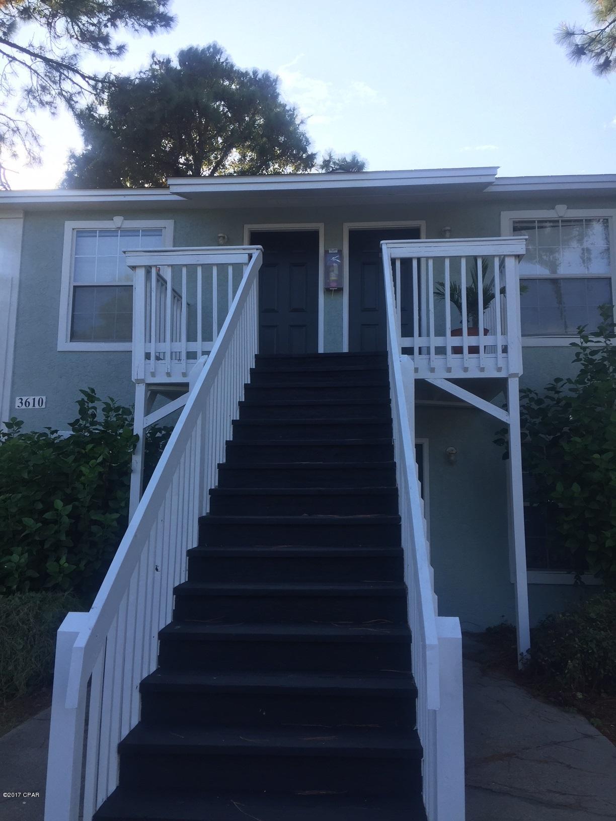This is a really cute condo with new flooring and paint through out.  Full size washer and dryer.  Water, sewage, garbage and basic cable included with rent.  Great location off of North Lagoon!