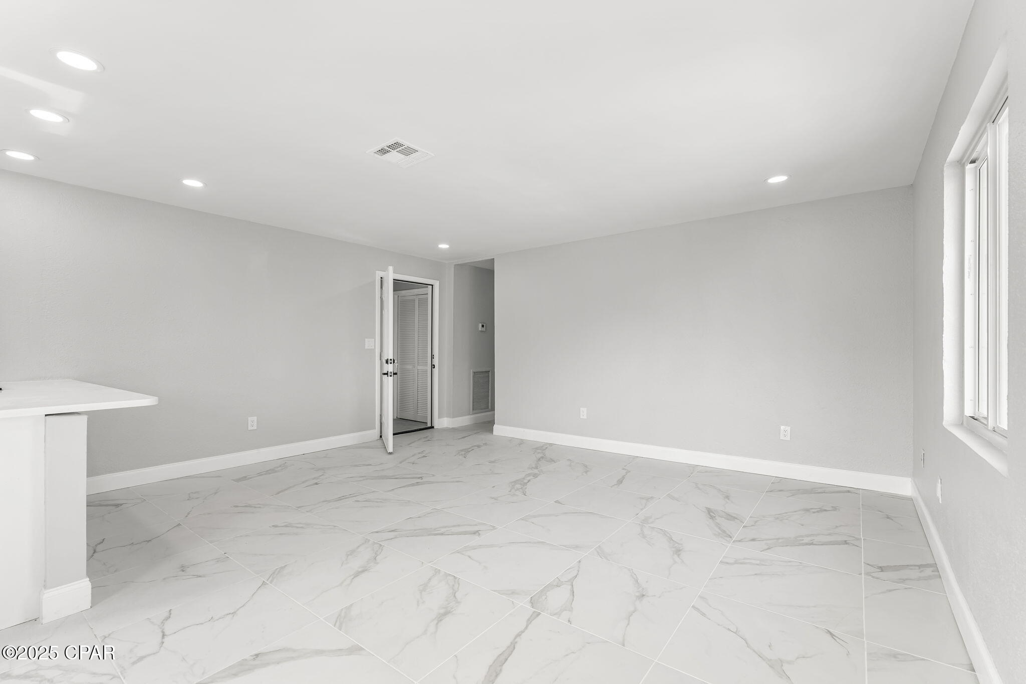 Silver Sands Unit 2 - Residential Lease