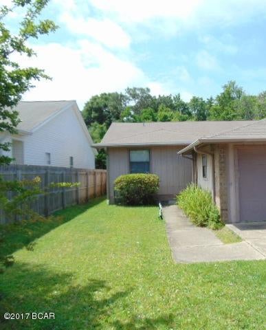2 bedroom 2 bath duplex with 1 car garage, screened in patio, privacy fenced backyard, pest service and lawn service included.  ''ALL ELECTRIC''