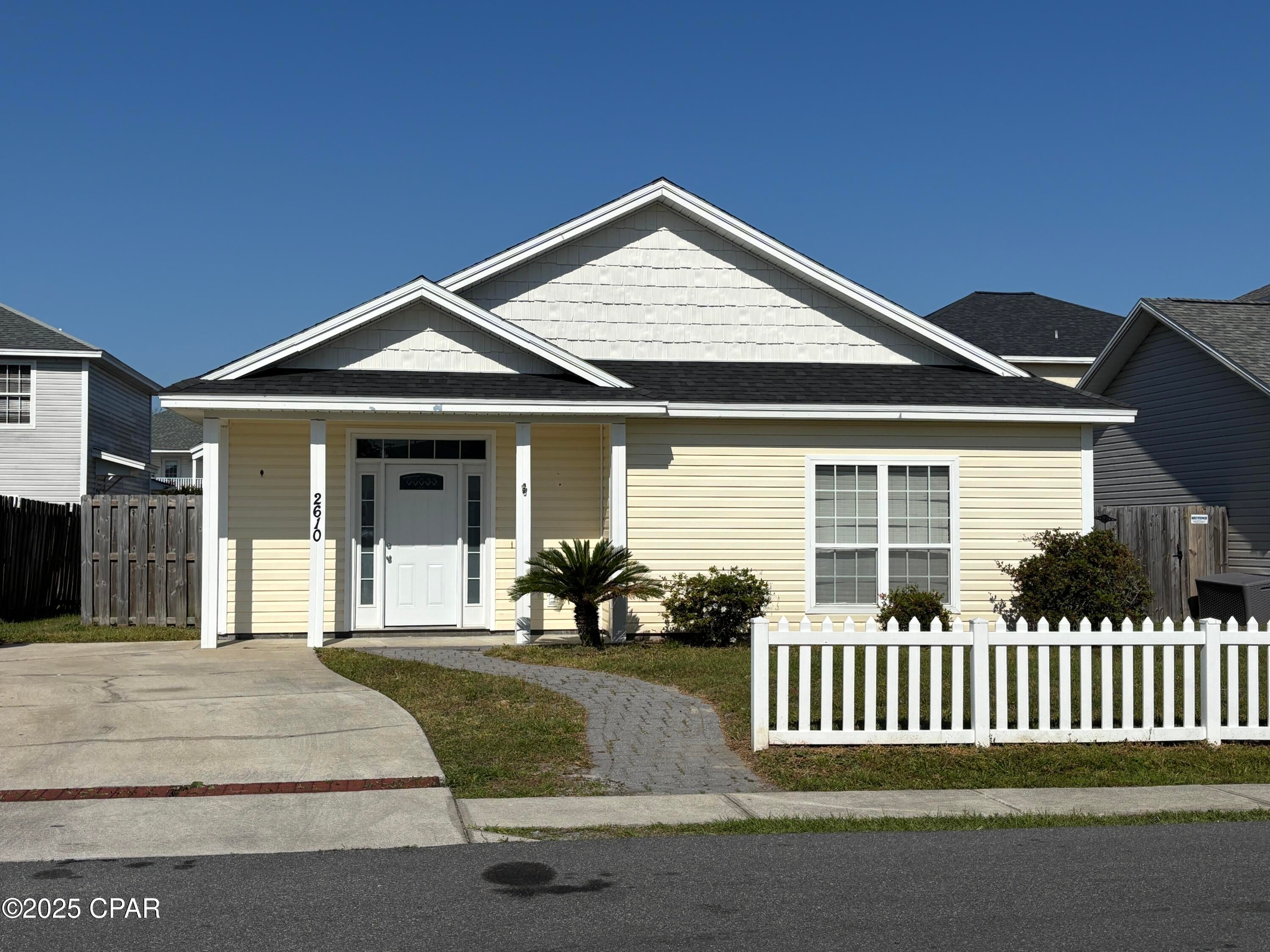 Available Now! Come see this cute, clean and cozy 3 bedroom 2 bath. Large master bedroom with walk in closet.. Fresh and inviting. No pets please.