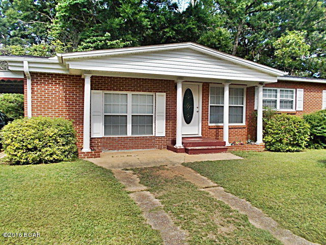 Very well kept all brick home with lots of open room, this updated home is ready to move into, hardwood floors, plenty of cabinets, tile bathroom, with a bonus room that could be used as a 4th bedroom if needed, or a family room, lots of room out back, just a short walk to town, ideal for a retiring couple or a starter home