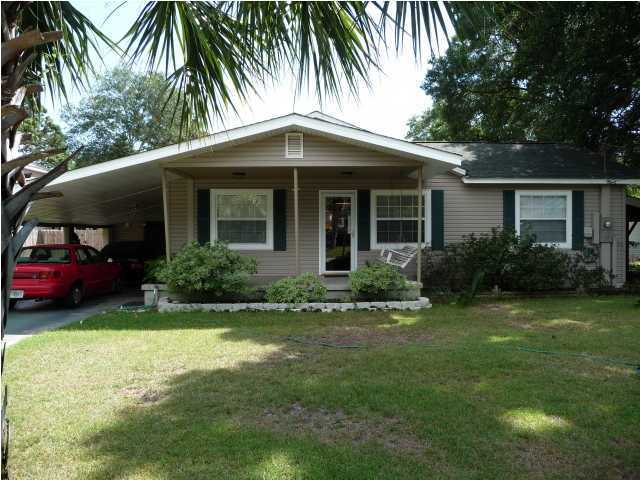 This is a nice 2 bedroom 2 bath house located on a large lot in the quiet area. Great kitchen with a breakfast bar. Has a Florida room that is great for entertaining. There is a 28x 28 workshop. Also has a separate smaller storage building. Approval required for pets. $250.00 pet deposit
