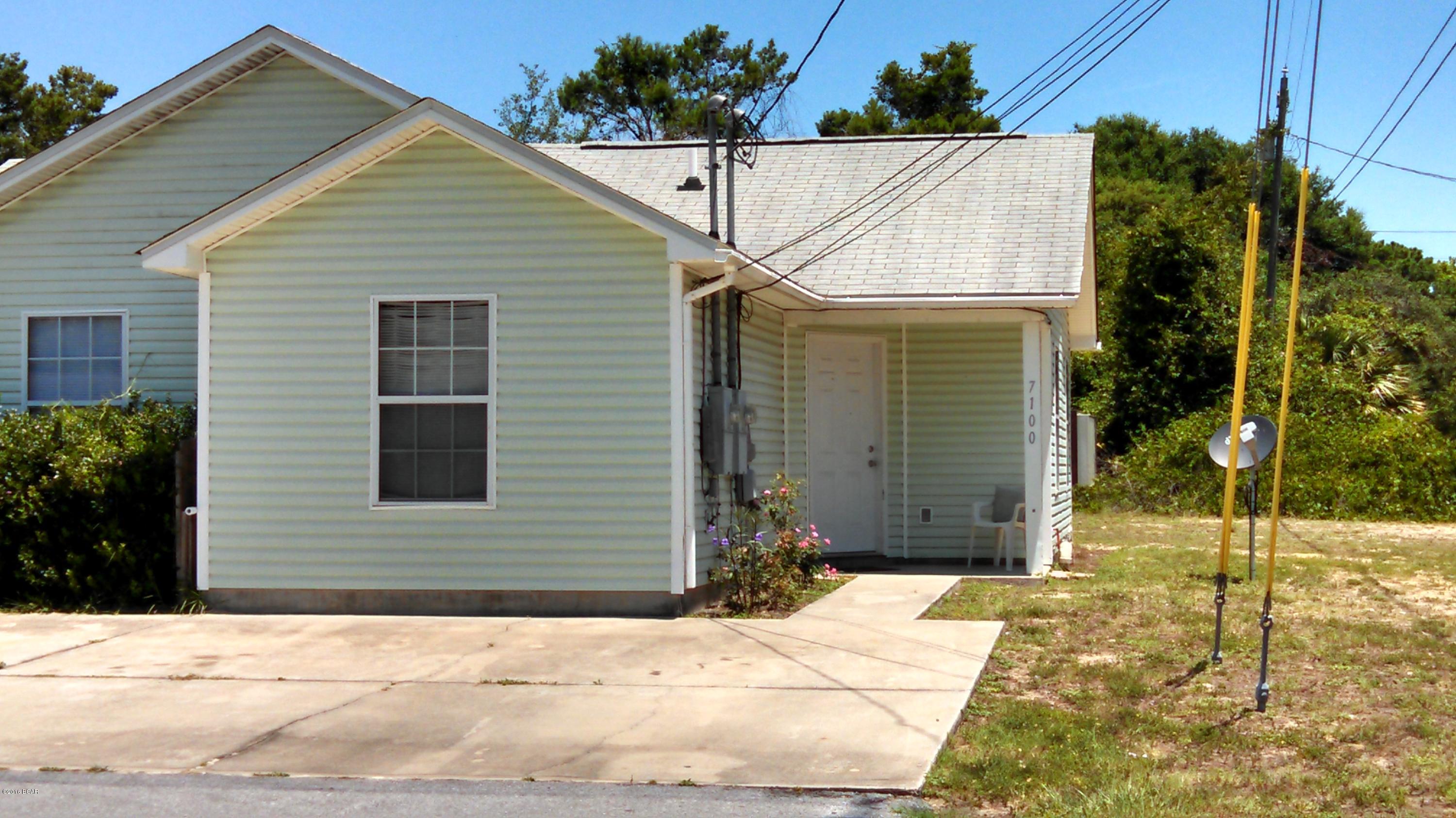 Nice duplex located in North Grand Lagoon, only minutes to the world's most beautiful beaches. Duplex has 2 bedrooms, 2 full baths, and full size washer dryer hookups. The open kitchen and living/dining room are completely tiled with vaulted ceiling. Laundry room and both baths are tiled as well. Walk-in shower and double paned windows, as well as stove/oven, microwave, dishwasher and refrigerator are all added features of this North Lagoon duplex. Pets are allowed with fee; breed restrictions apply. Available June 2016.