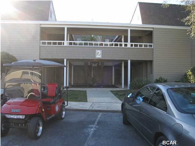 Watch the yachts bobbing in the marina from this water front Harbour Villa. The unit has been recently updated with granite counter tops and laminate floors. Walk to the shops or Baytown, the marina or the golf shops from this centrally located unit. located in Bay Point, a gated community with 24 hour roving security, 2 world class golf courses, clay tennis courts, 3 restaurants, and an on site Wyndham Resort.