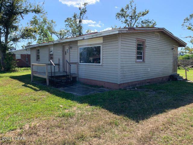 CURRENTLY UNDER CONTRACT, SELLER ACCEPTING BACKUP OFFERS!

Great Investment opportunity to fix and flip in the highly sought after area of Lynn Haven.  Property was damaged and has been partially gutted. Will sell fast