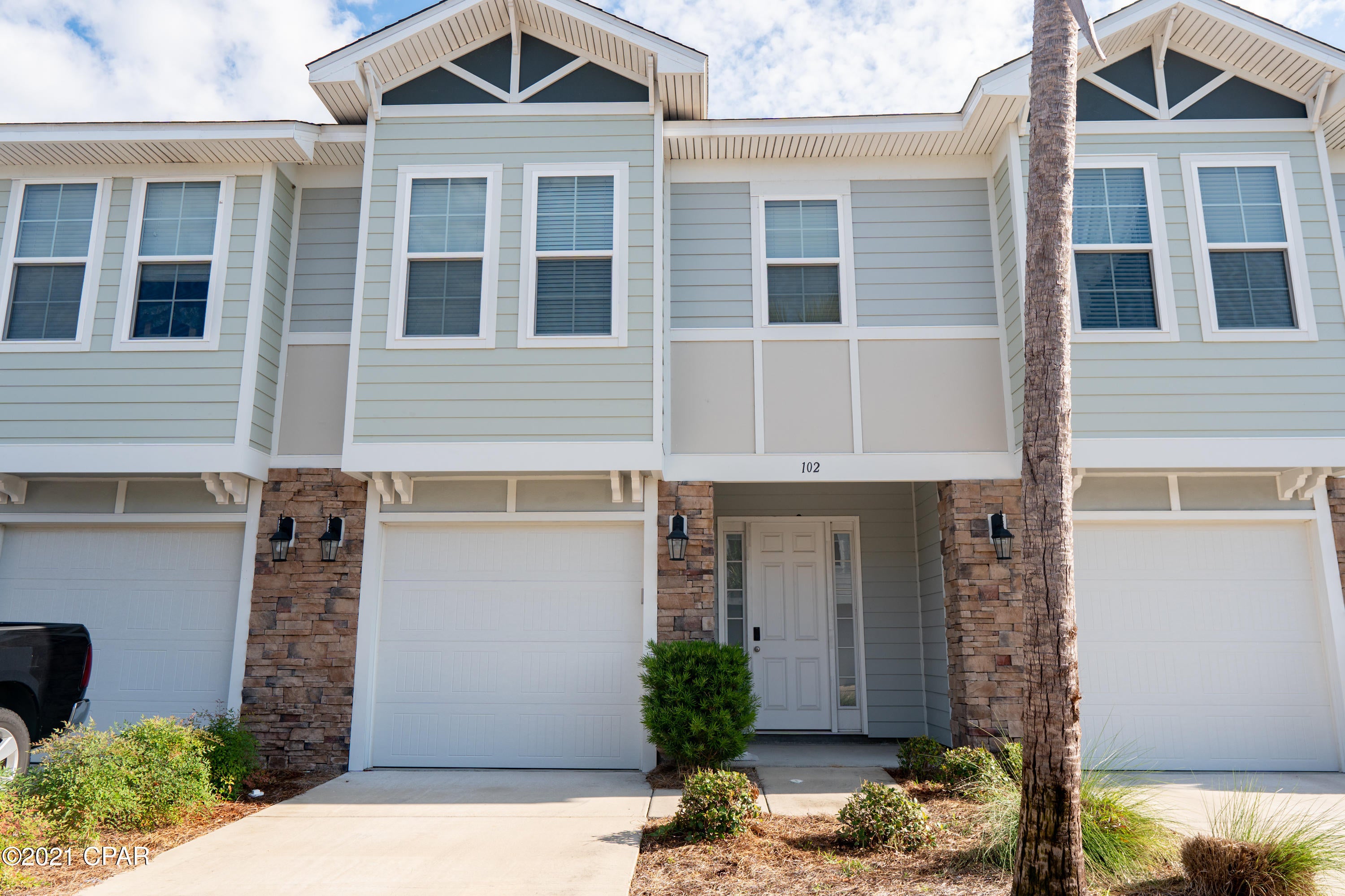 CURRENTLY UNDER CONTRACT, SELLER ACCEPTING BACKUP OFFERS Beautiful Waterfall townhome featuring stainless appliances, granite countertops, and vinyl plank flooring. The master bath features large soaking tub, separate showers, and dual vanity. The kitchen features a large walk-in pantry with custom shelving. Current lease expires May 31.