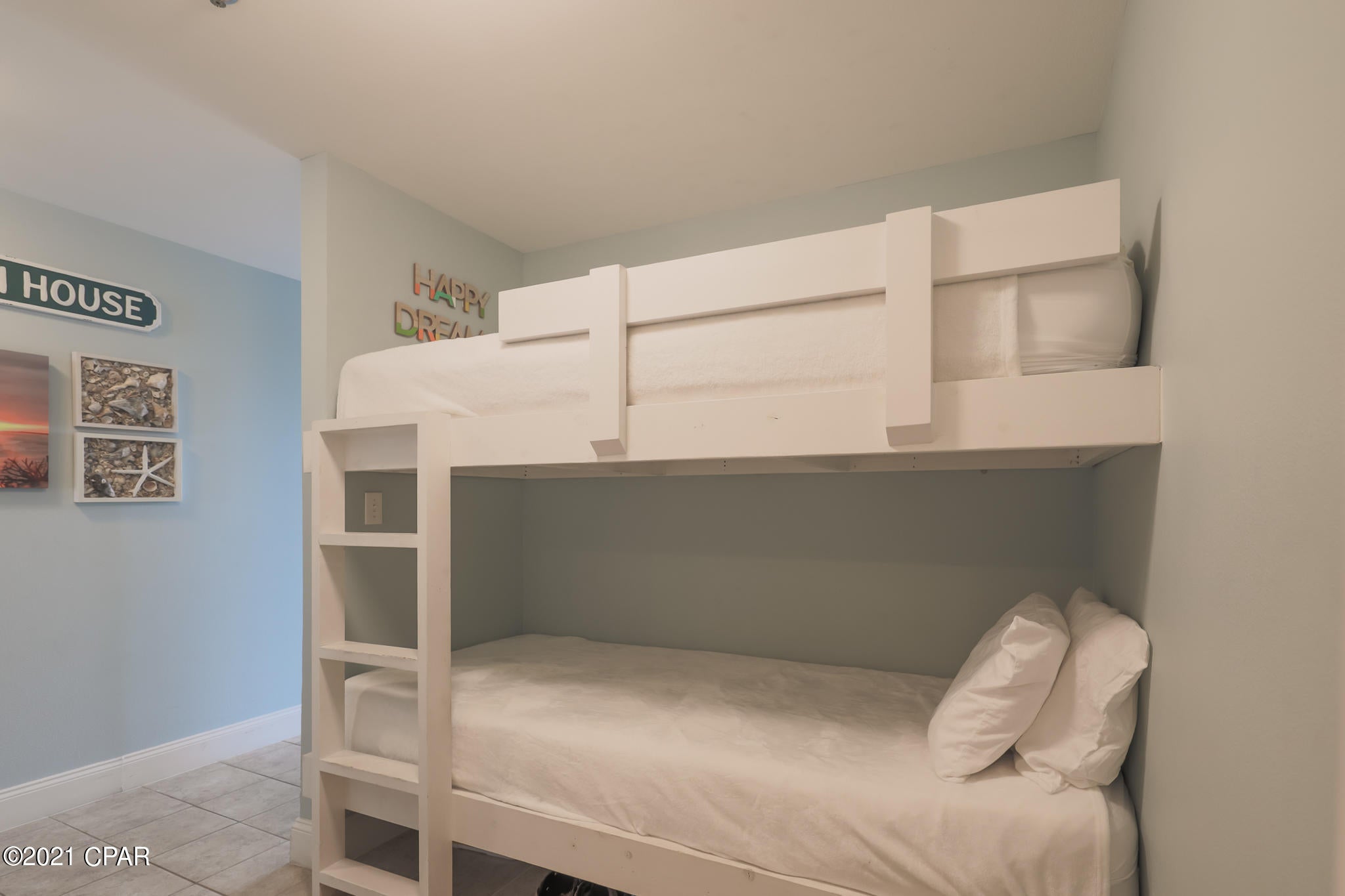 Laketown Wharf - Residential