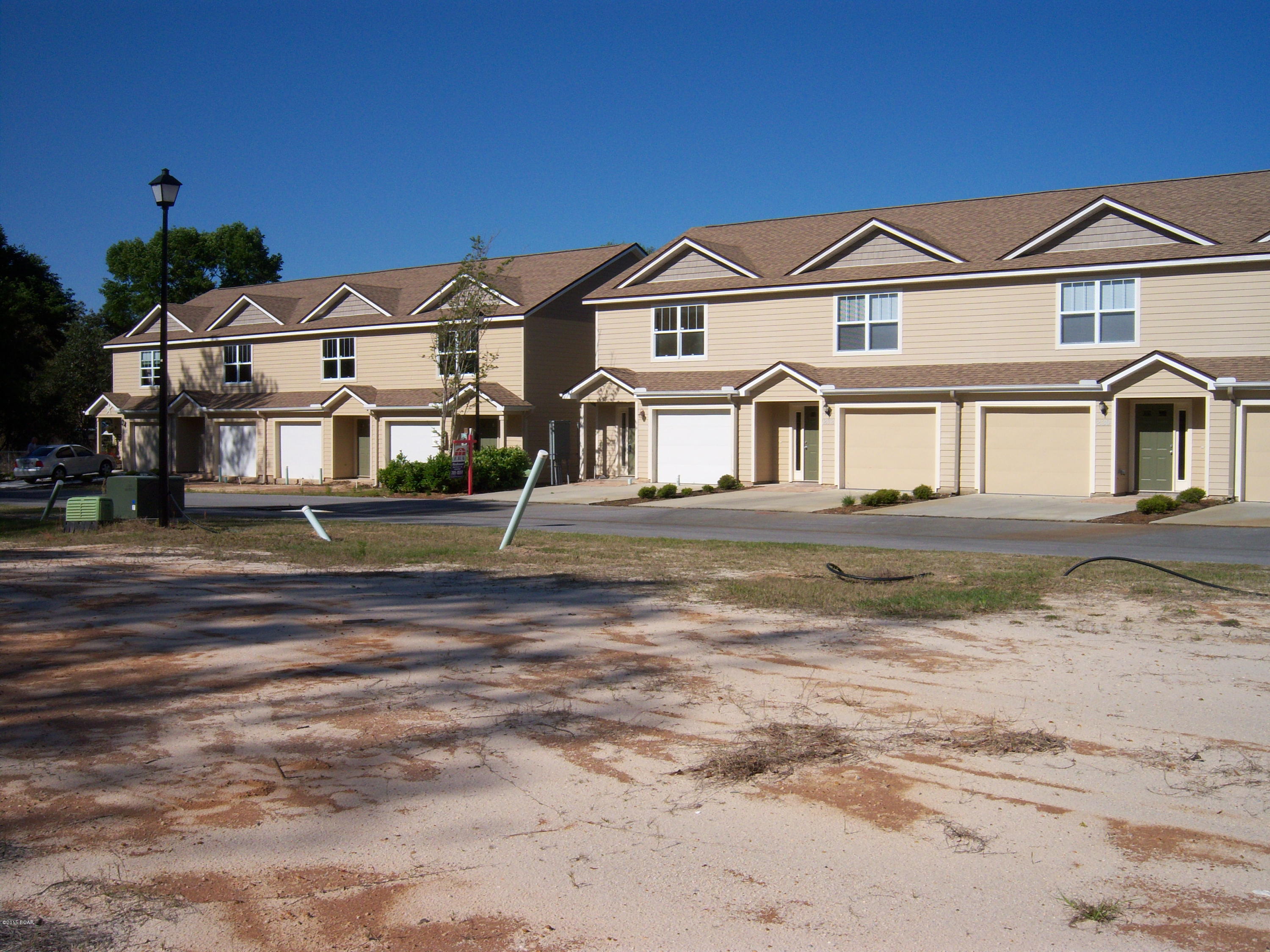 Great Location in this newer townhouse.