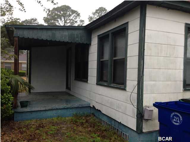 2 bedroom, 1 bath home in Hiland Park. Floating floor with tile. Central heat and air with tankless water heater. Also has small shed on the property. $750.00 per month with a $500.00 deposit.