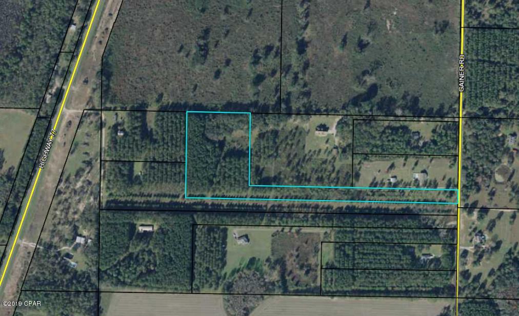 Wow nice trees, lots of grass for the critters.  Beautiful home site.  Close to Chipley and Walmart but private surrounded by other owners who also have acreage!! Close to interstate 10 too! This property has deeded access of of Hwy 77.
