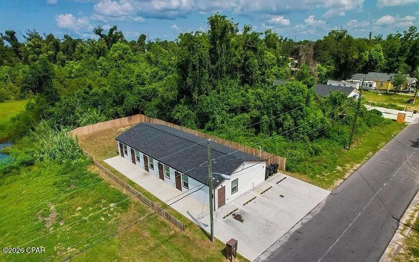 This studio offers a modern and comfortable living space. Features LVP flooring throughout, providing a sleek and durable finish that complements any decor. Also includes essential utilities such as trash and water/sewer, adding convenience to your daily routine.