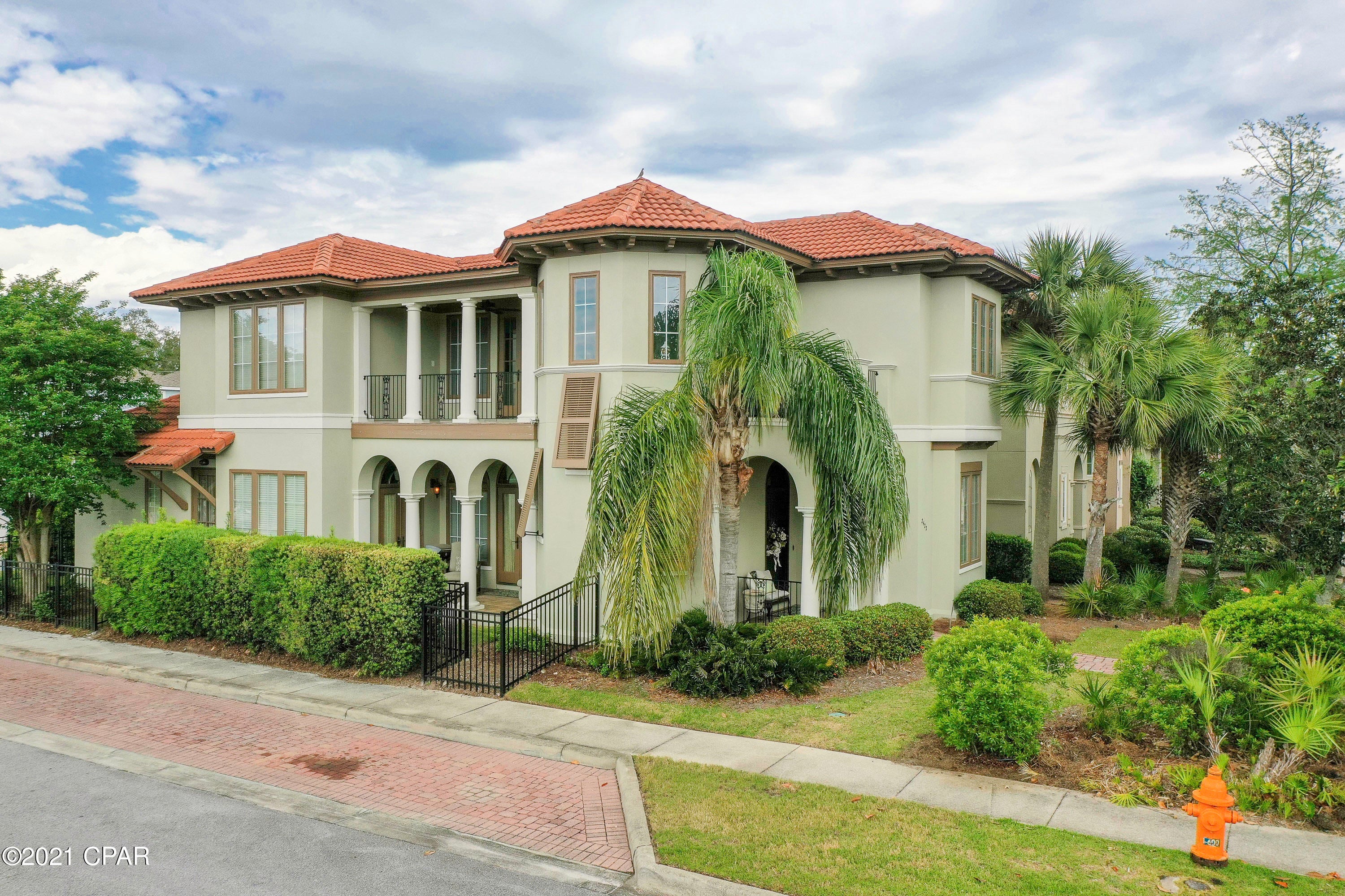Magnolia Bay Club - Residential