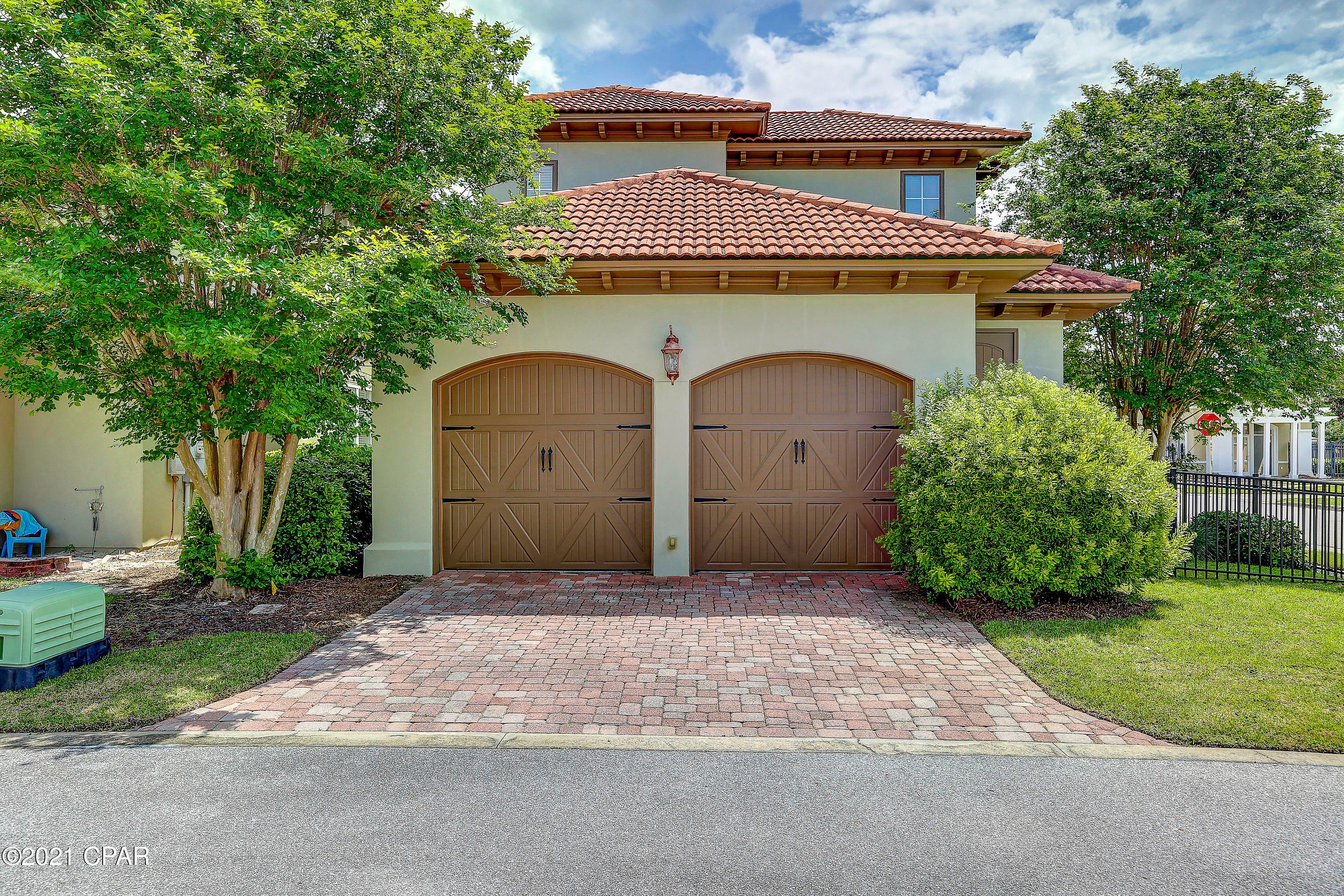 Magnolia Bay Club - Residential