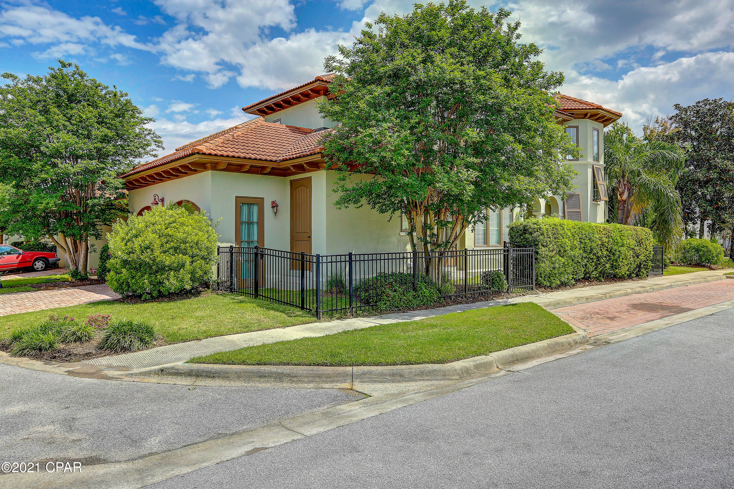 Magnolia Bay Club - Residential
